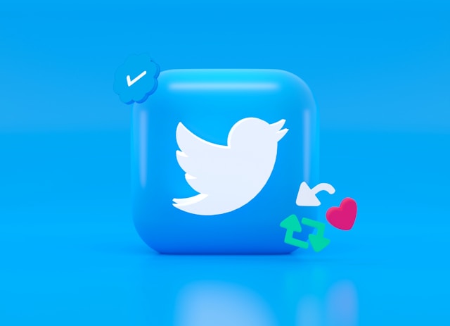 Uma imagem de cubo em 3D com o ícone de pássaro do Twitter representado nele, onde o retweet e outros botões flutuam sobre ele.