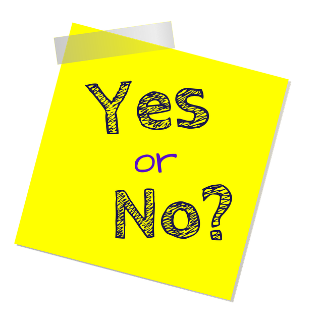 Yes or No? "と書かれた黄色い付箋。